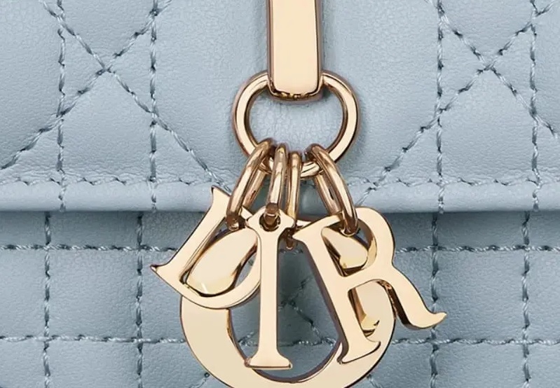 Kiểm tra túi xách Dior qua đường may