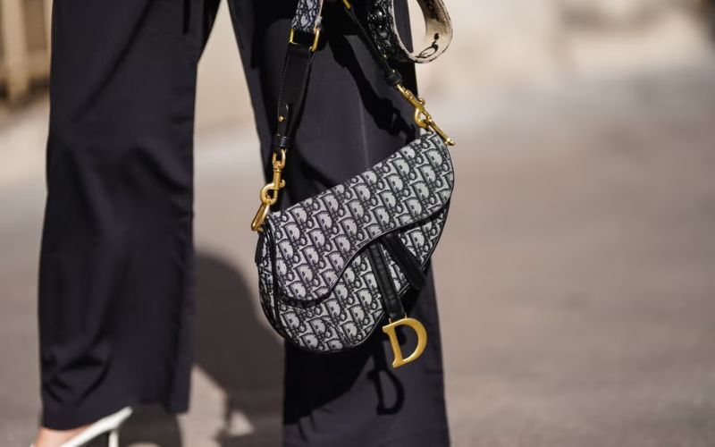 Mở khóa túi Dior Saddle