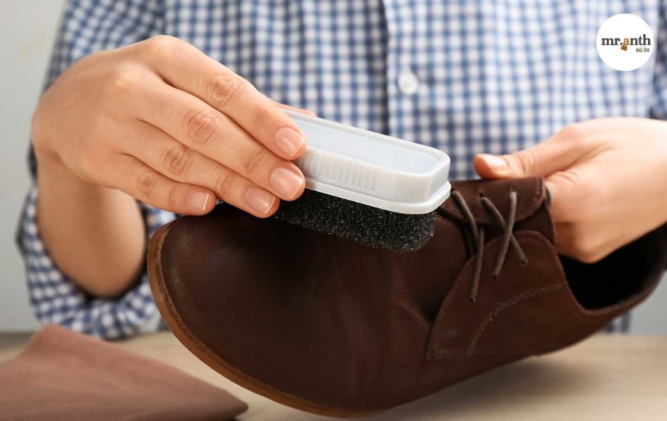 7 Cách vệ sinh giày da lộn bền đẹp như mới tại nhà