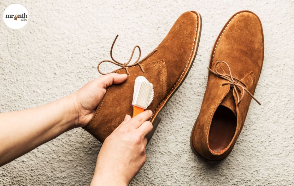 Hướng dẫn cách vệ sinh giày da lộn bền đẹp ngay tại nhà