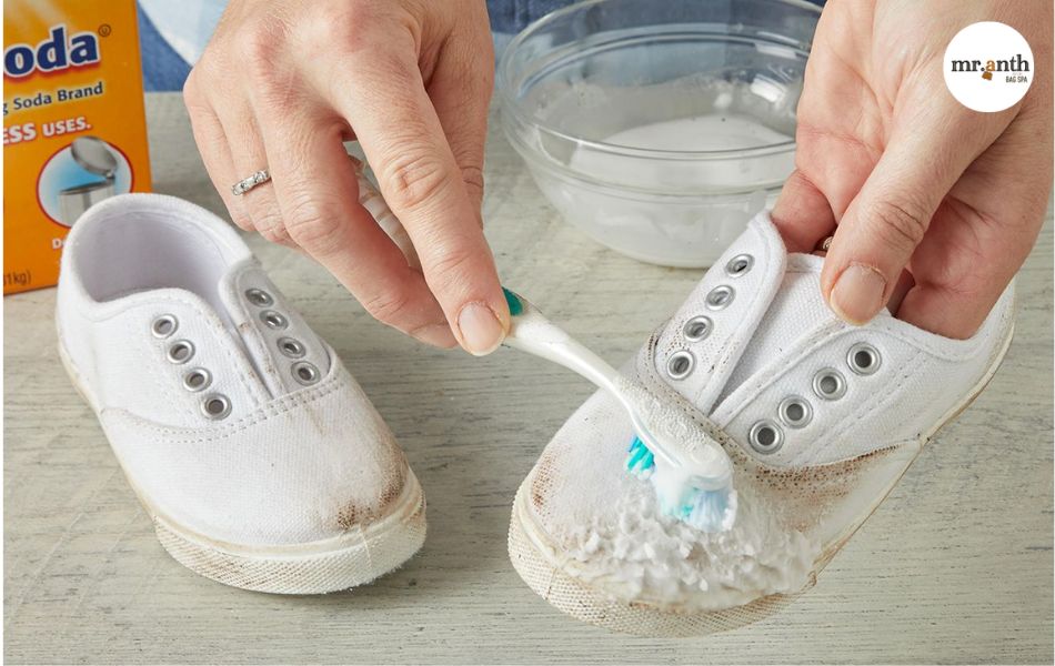 vệ sinh giày trắng bằng baking soda