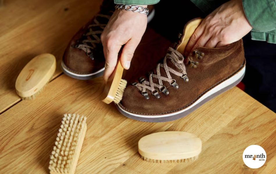 Cách vệ sinh giày da nữ phù hợp với từng chất liệu