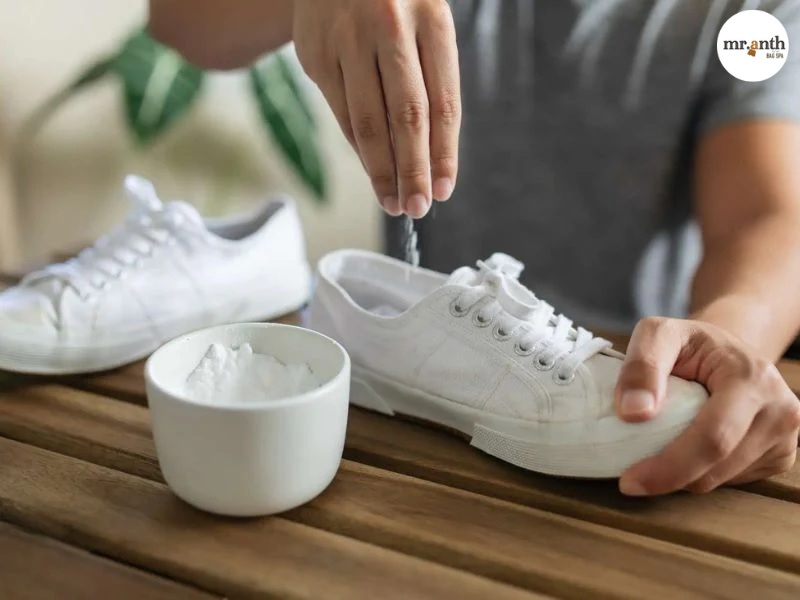 Sử dụng giấm và Baking Soda làm sạch giày Sneaker