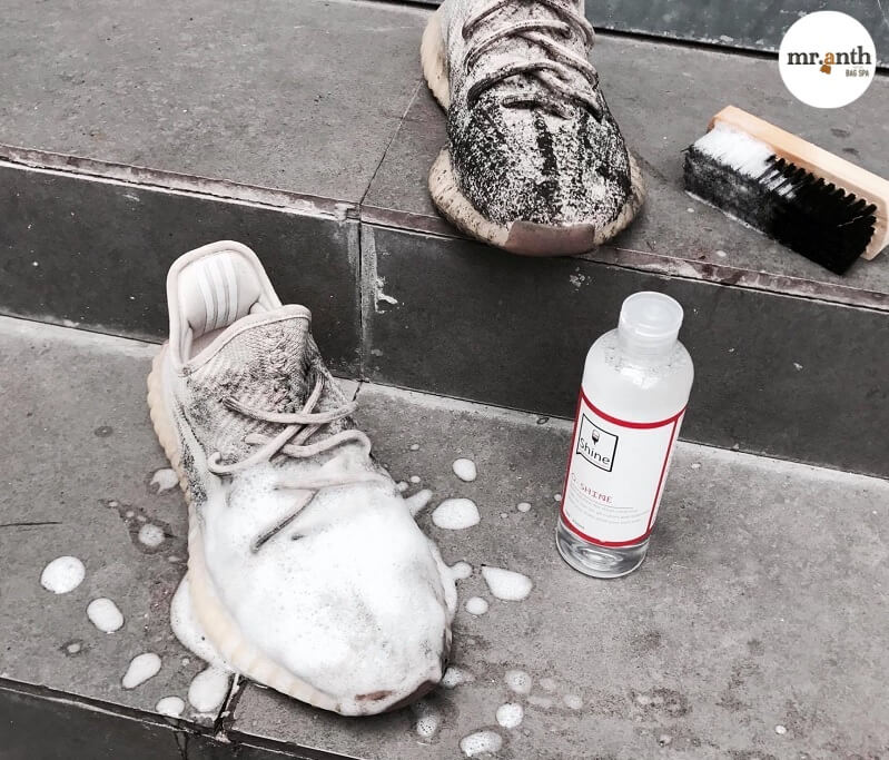 Vệ sinh giày Sneaker bằng vải lưới