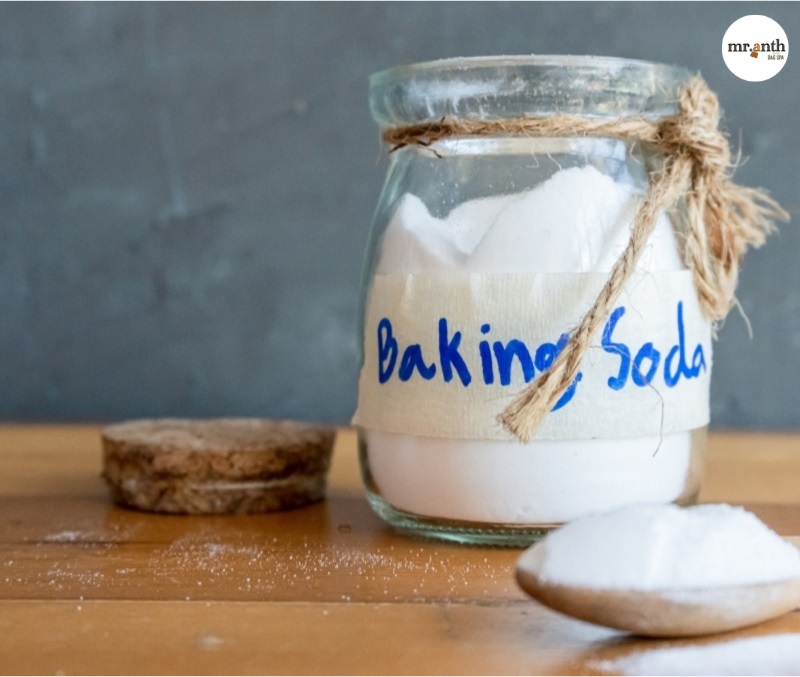 Sử dụng baking soda làm sạch túi da bị dính màu