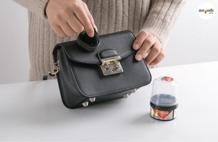 Xử lý túi da PU bị tróc bằng cách sơn lại da PU (Leather Paint)