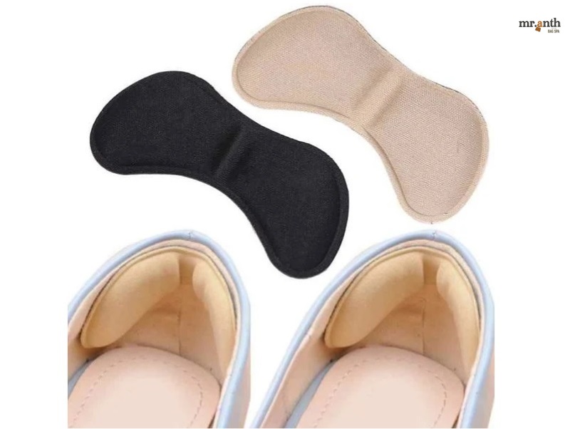 Sử dụng miếng dán chống nhấc gót giày