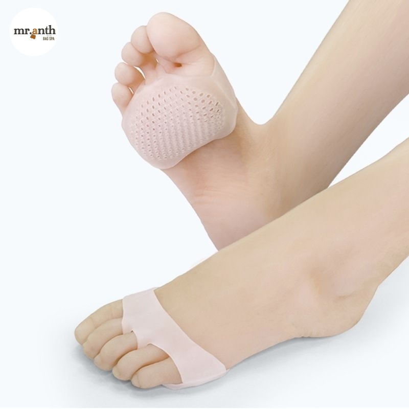 Dùng miếng đệm lòng bàn chân xử lý giày rộng