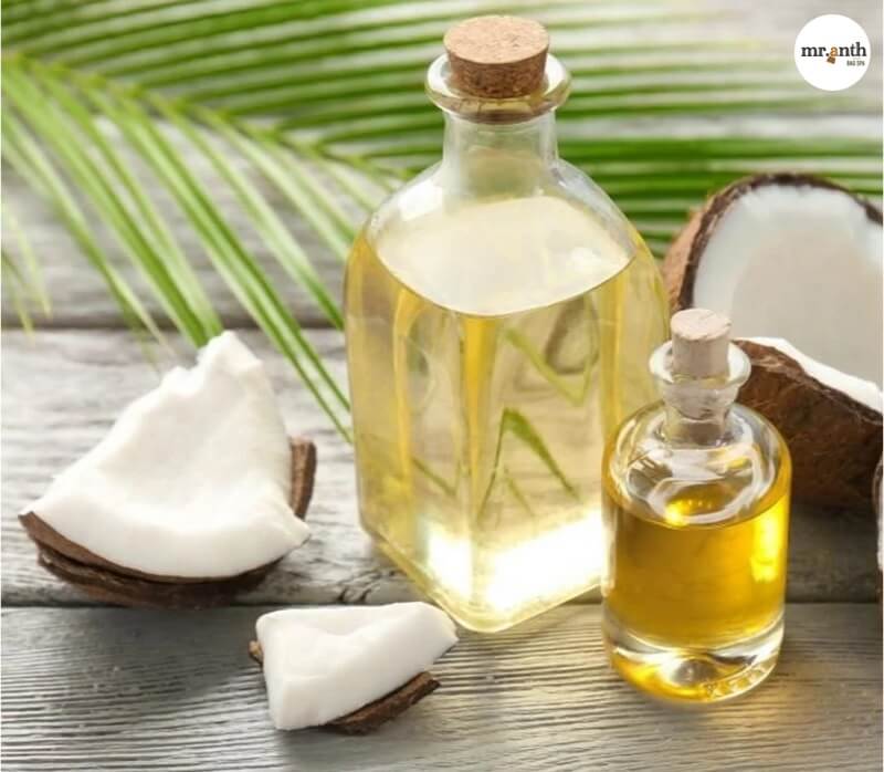 Bôi dầu dừa hoặc dầu Oliu xử lý vết nứt trên giày da