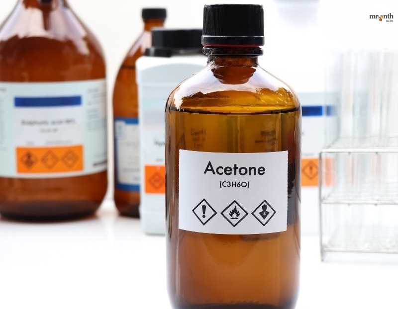 Vệ sinh dây túi bằng cồn hoặc nước Acetone