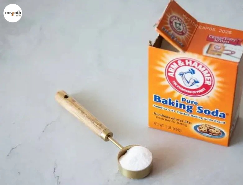 Sử dụng Baking Soda tẩy giày bị dính màu