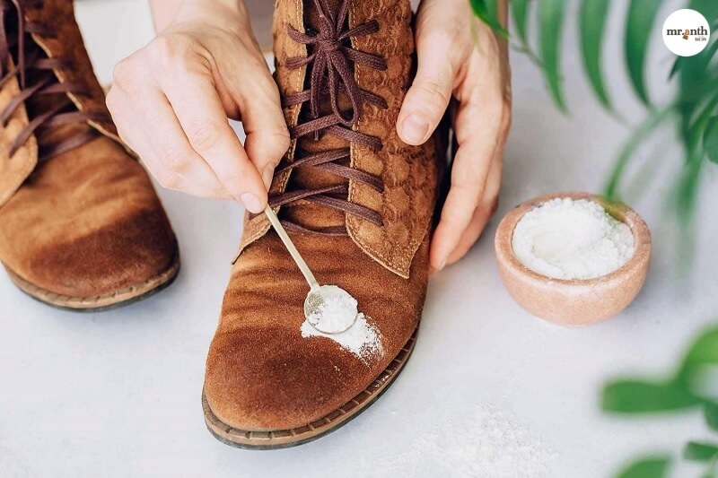 Cách vệ sinh giày da lộn bị ố vàng đơn giản