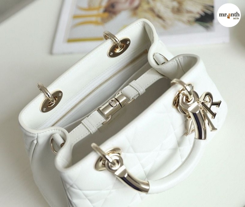 Mở khóa túi Dior kim loại