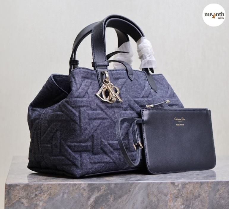 Nguyên nhân gặp khó khăn khi mở khóa túi Dior