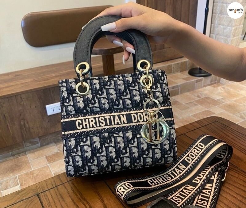 Một số lưu ý khi lựa chọn túi xách size 18 phù hợp