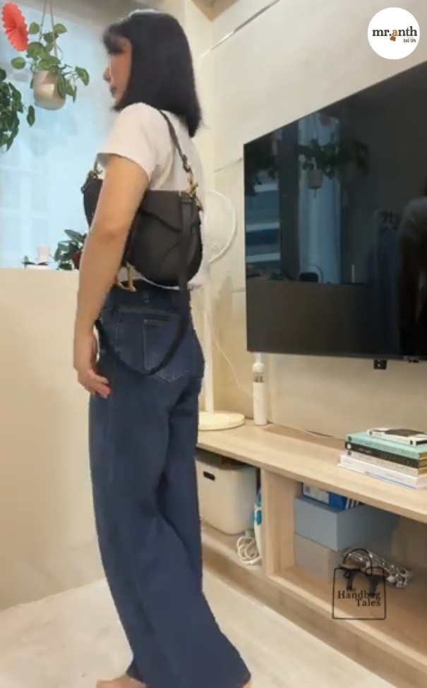 Đeo túi Dior Saddle theo kiểu fashionista