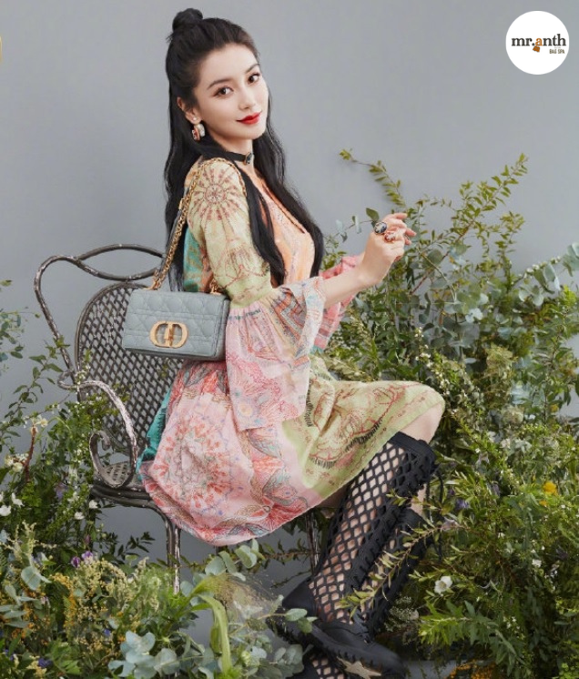 Cách đeo dây túi Dior như Angelababy