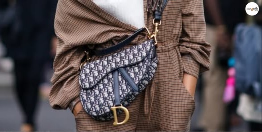 Hướng dẫn cách đeo dây túi Dior​