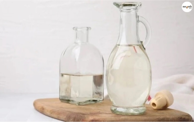 Sử dụng giấm và dầu lanh tẩy vết son trên túi da
