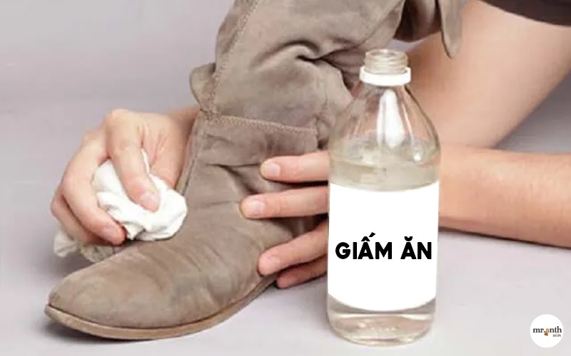 Mẹo làm mềm giày da mới mua bằng cách sử dụng giấm ăn