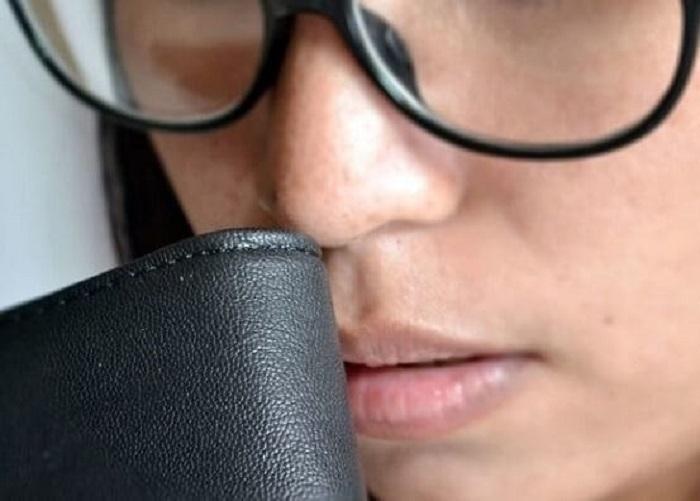 Cách phân biệt da thật da giả bằng cách ngửi mùi da