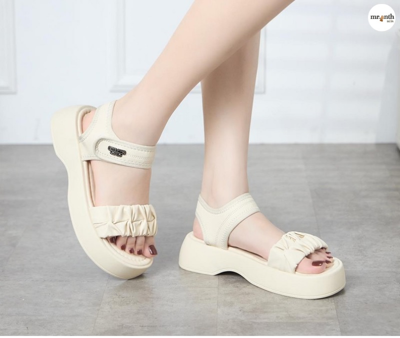 Giày sandal loại giày nữ không cần mang tất