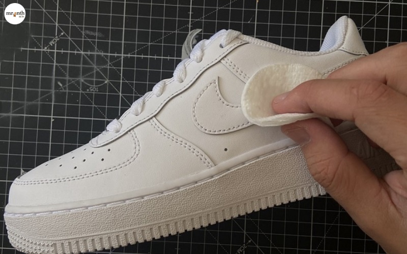 Cách bảo quản giày Nike sau khi giặt