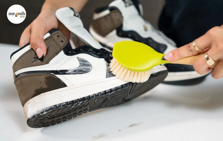 Mr. Anth - Đơn vị cung cấp dịch vụ giặt giày Nike chính hãng