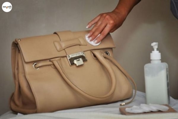 Các bước vệ sinh túi Charles and Keith
