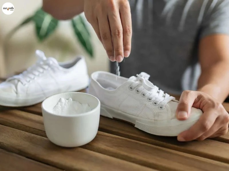 Cách làm sạch giày trắng bằng Baking Soda