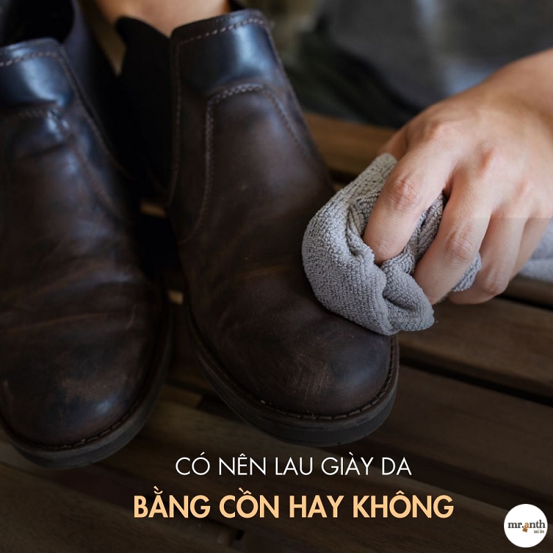 Có nên lau giày da bằng cồn hay không?