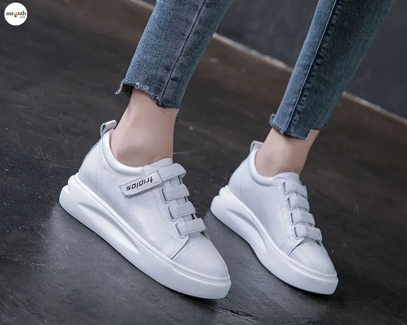 Giày Sneaker màu trắng công sở